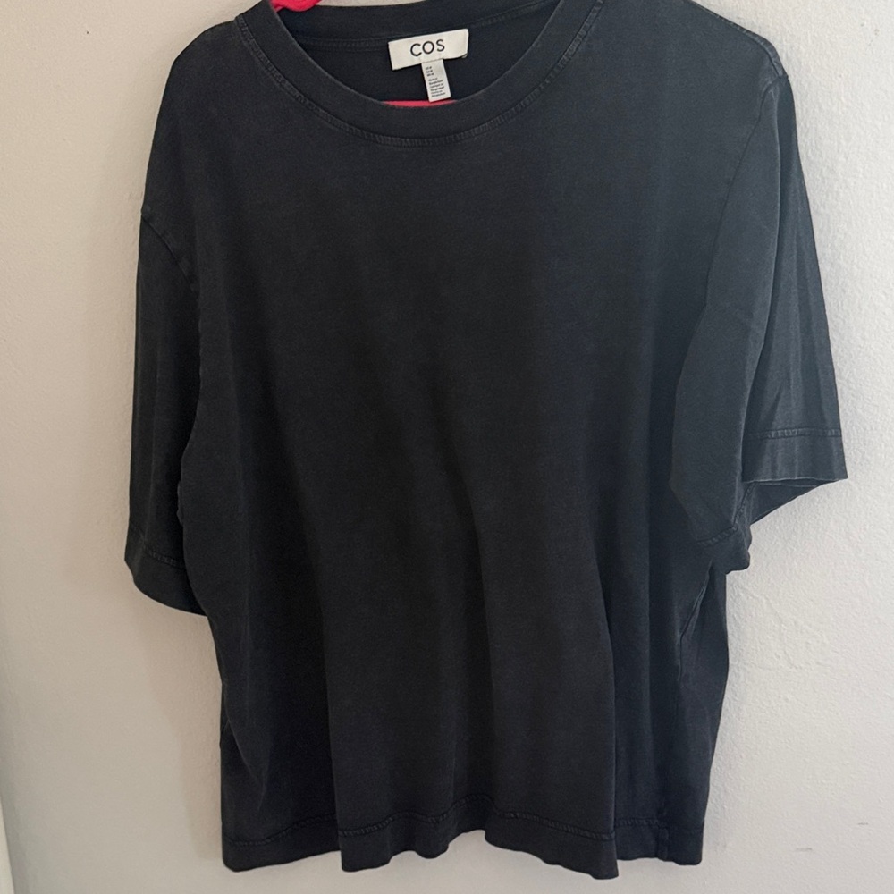 COS Black Relaxed Boxy Crewneck Tee size M